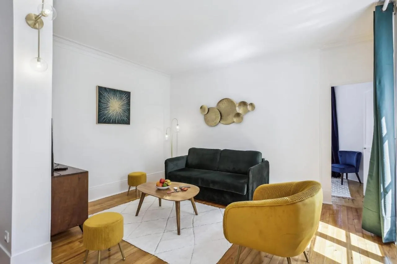 Trocadero & Eiffel Tower - Cityapartmentstay Paris France